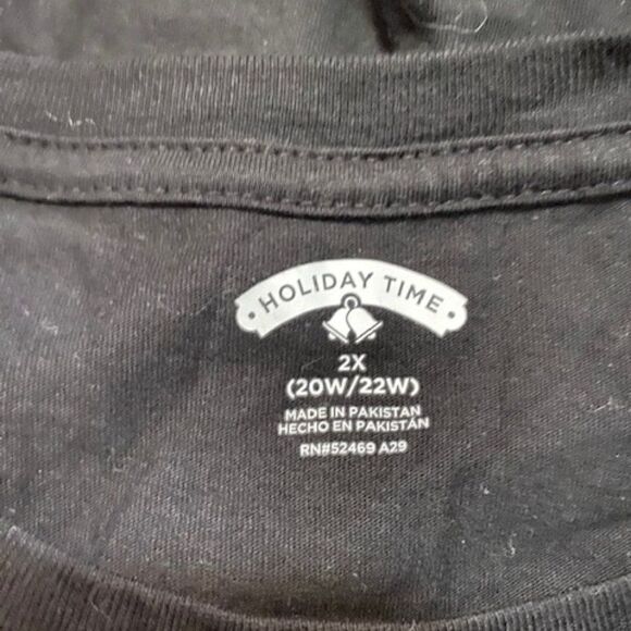 Holiday Time Black T-shirt, size 2X - Picture 3 of 3